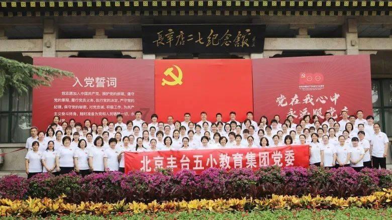 街边“秘制”老汤,不放一丝肉,顾客却抢着买:生意好全靠这招