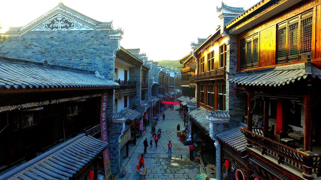 笑脸球的冒险之旅